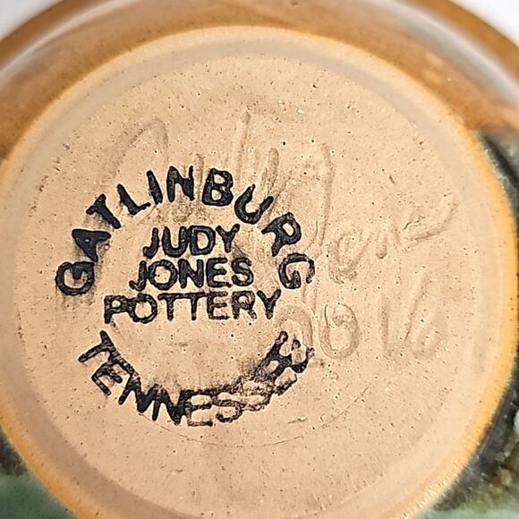 Signed Gatlinburg Judy Jones Pottery Bowl with Bear Green Tan No Chip Cracks - Picture 8 of 8